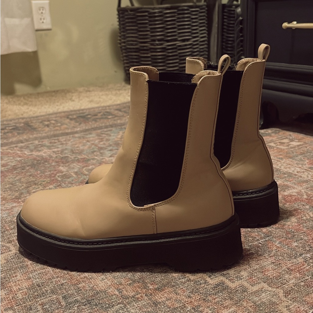 Stylish Tan Chelsea Boots for Women